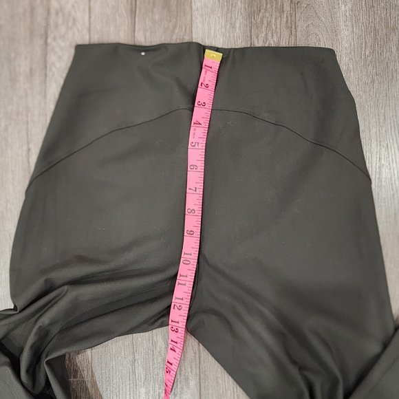 Old Navy Go Dry Leggings in Dark Green - Picture 5 of 8